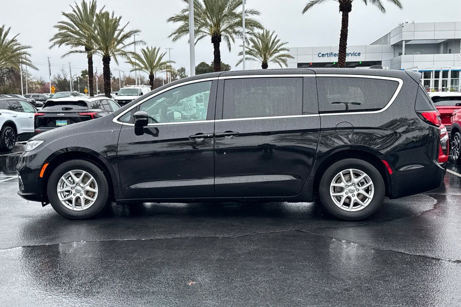 2025 Chrysler Pacifica Select