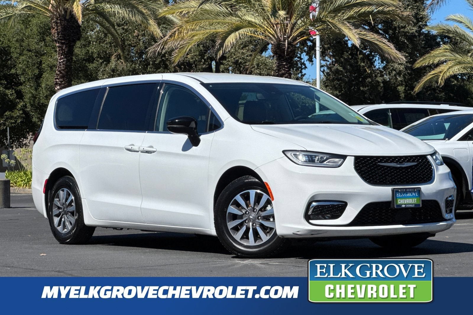 2024 Chrysler Pacifica Hybrid Select