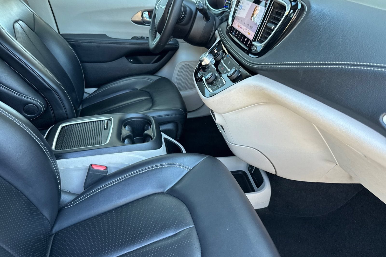 2024 Chrysler Pacifica Hybrid Select