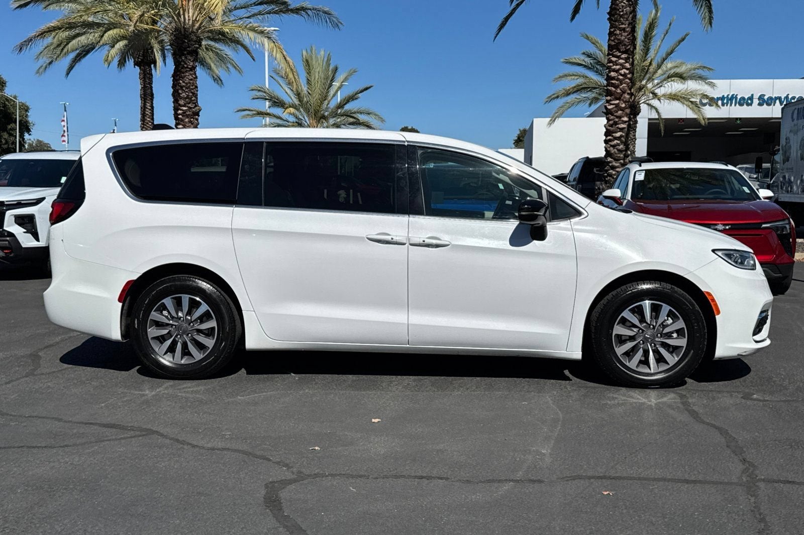 2024 Chrysler Pacifica Hybrid Select