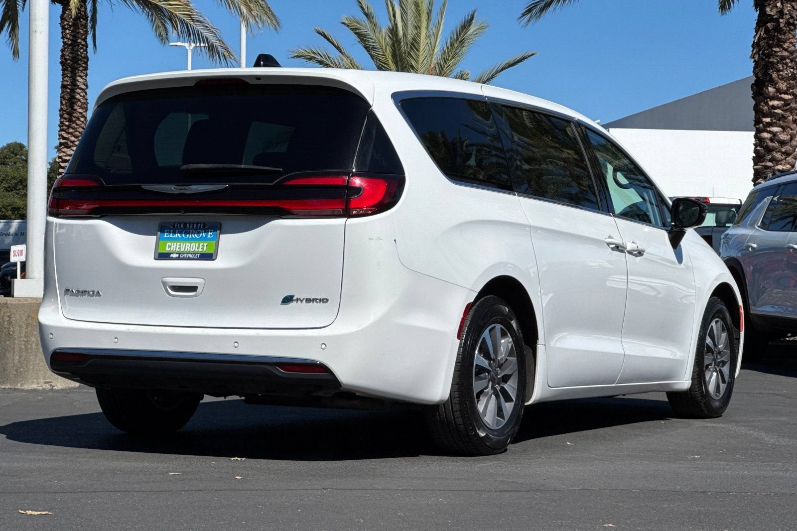 2024 Chrysler Pacifica Hybrid Select