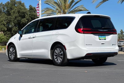 2024 Chrysler Pacifica Hybrid Select