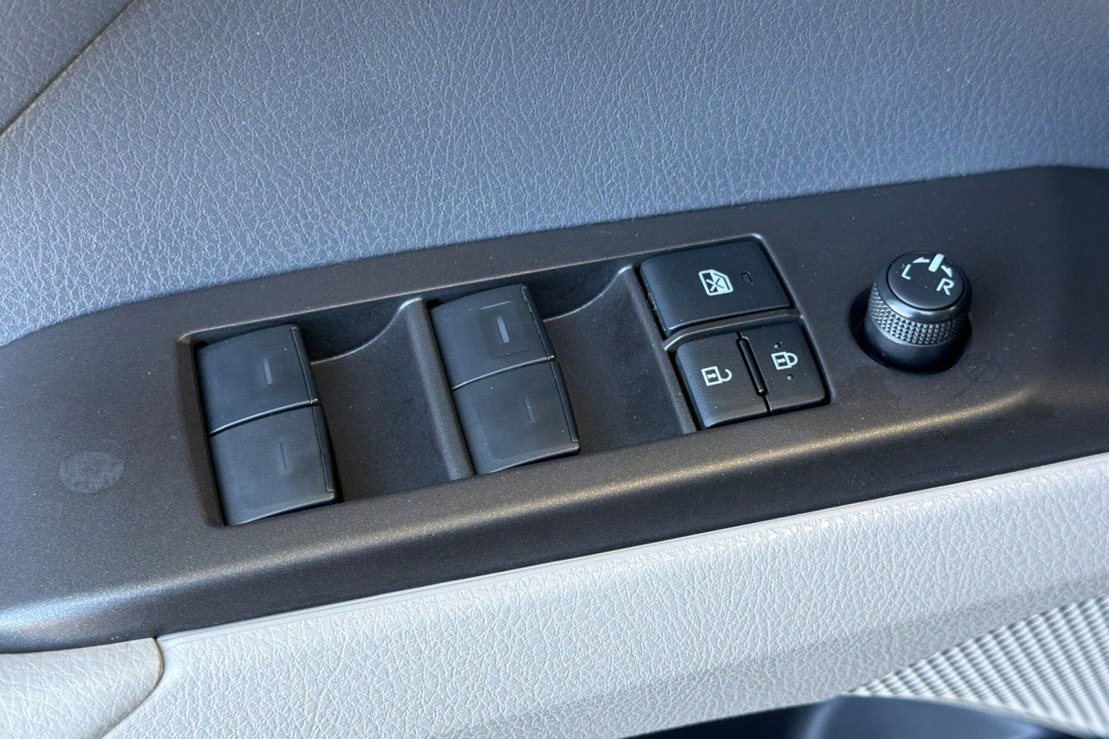 2022 Toyota Camry Hybrid SE