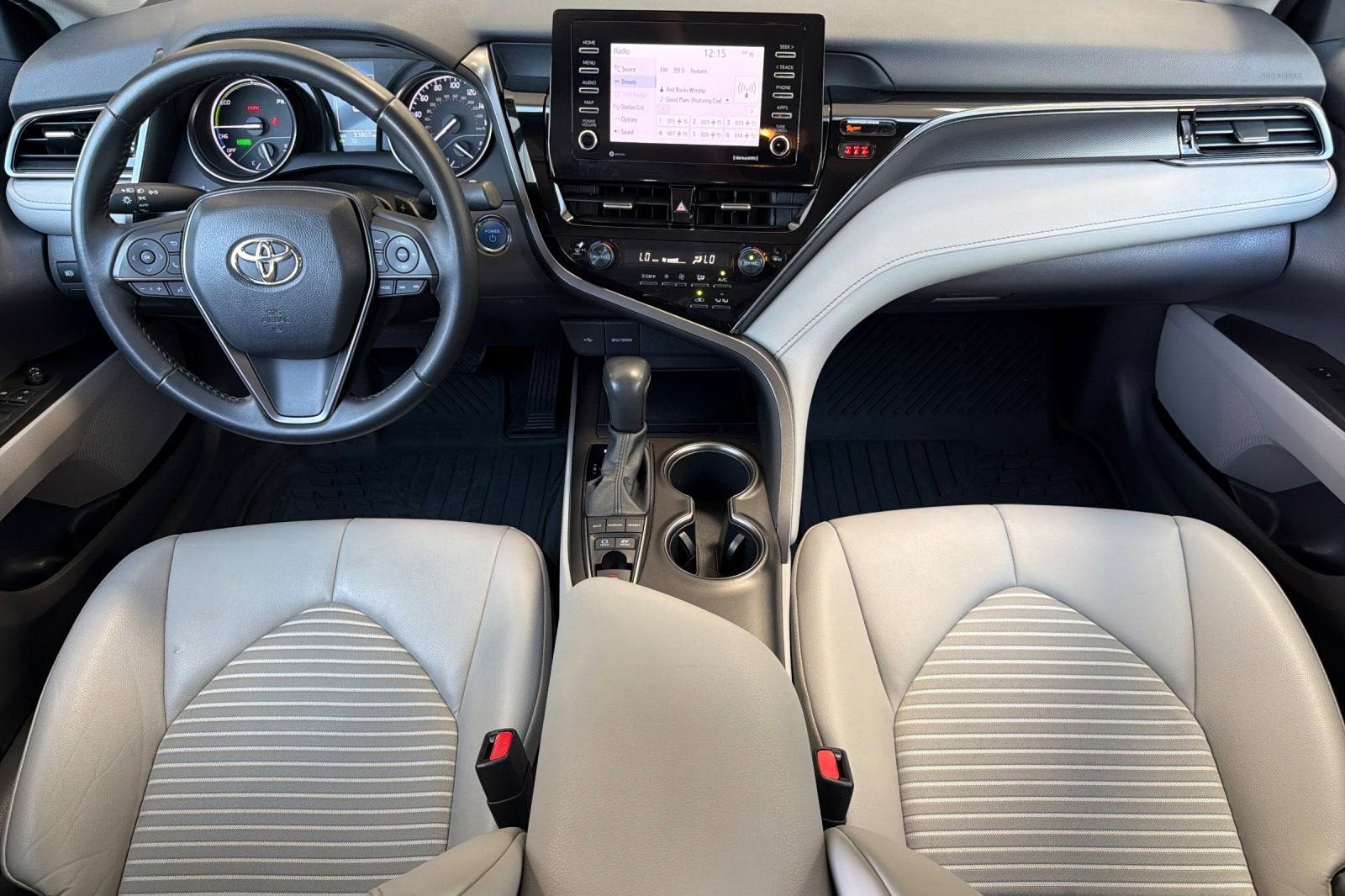 2022 Toyota Camry Hybrid SE