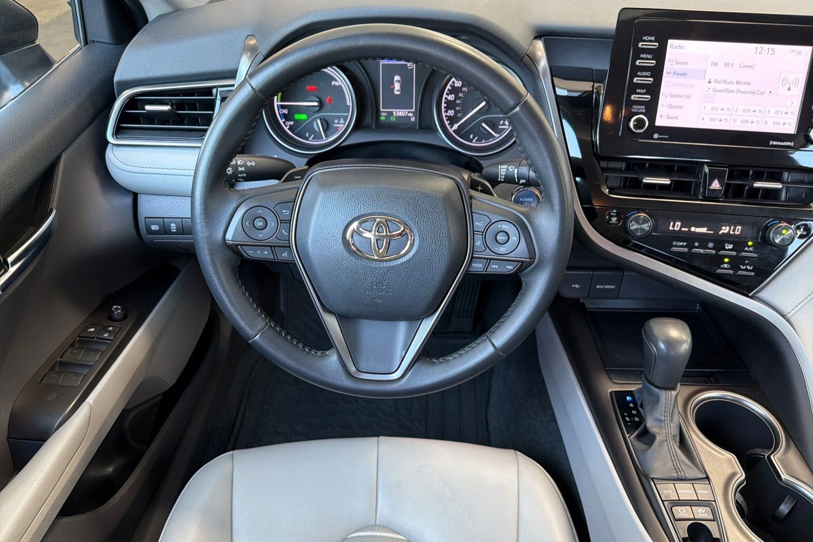 2022 Toyota Camry Hybrid SE