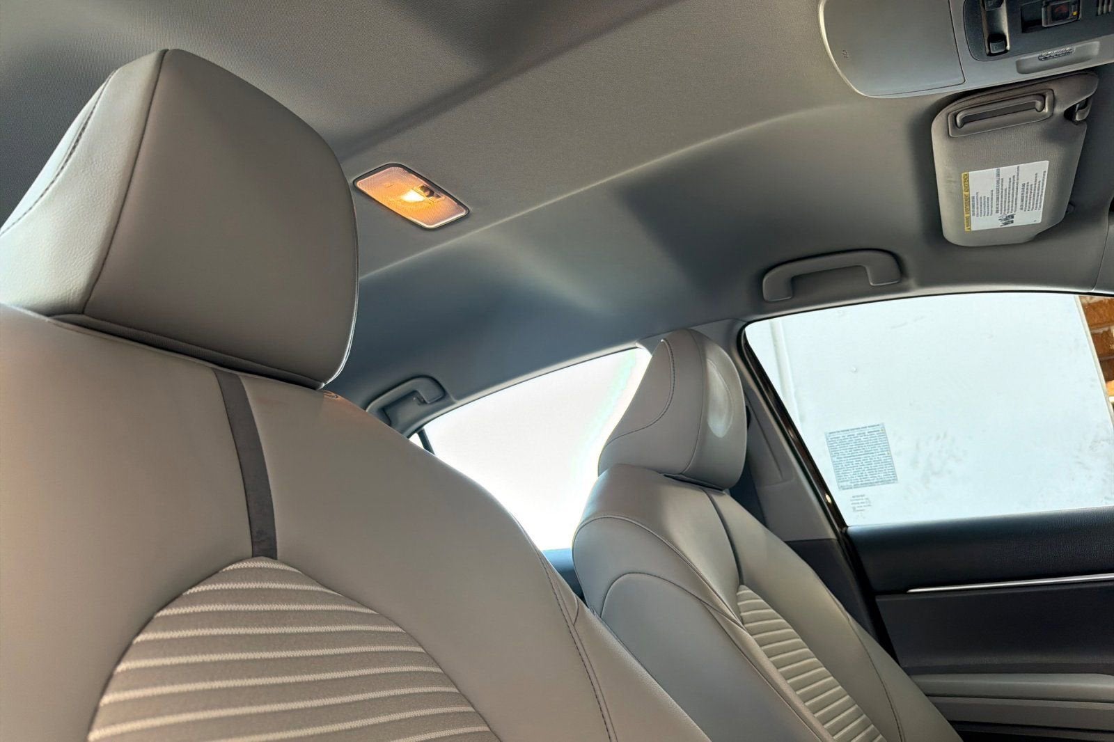 2022 Toyota Camry Hybrid SE
