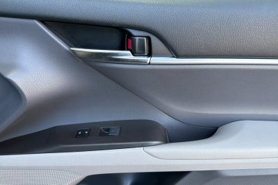 2022 Toyota Camry Hybrid SE