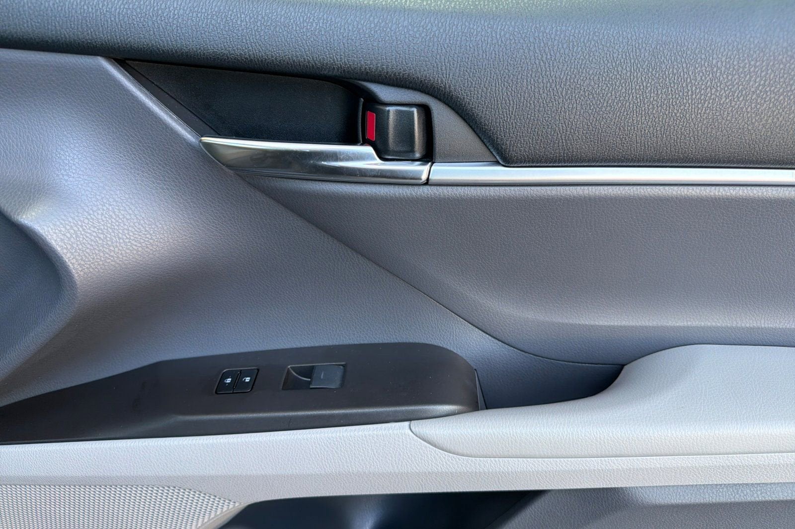 2022 Toyota Camry Hybrid SE