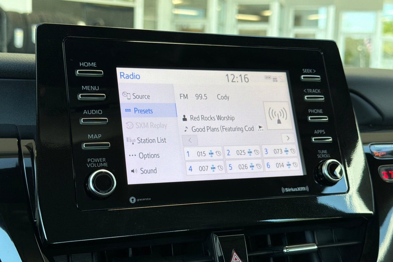 2022 Toyota Camry Hybrid SE