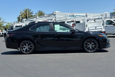 2022 Toyota Camry Hybrid SE