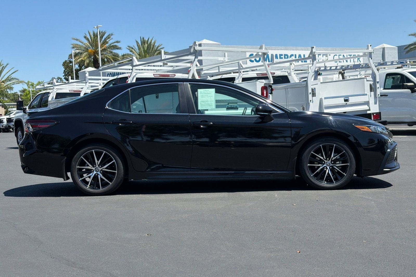 2022 Toyota Camry Hybrid SE