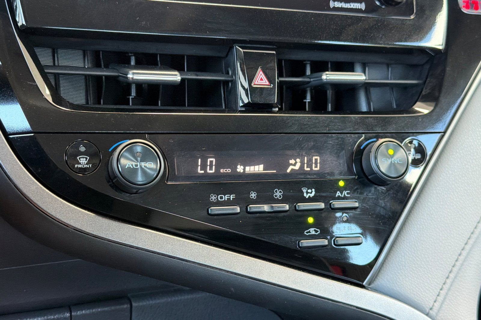 2022 Toyota Camry Hybrid SE