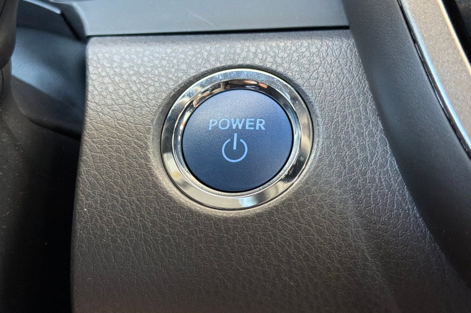 2022 Toyota Camry Hybrid SE