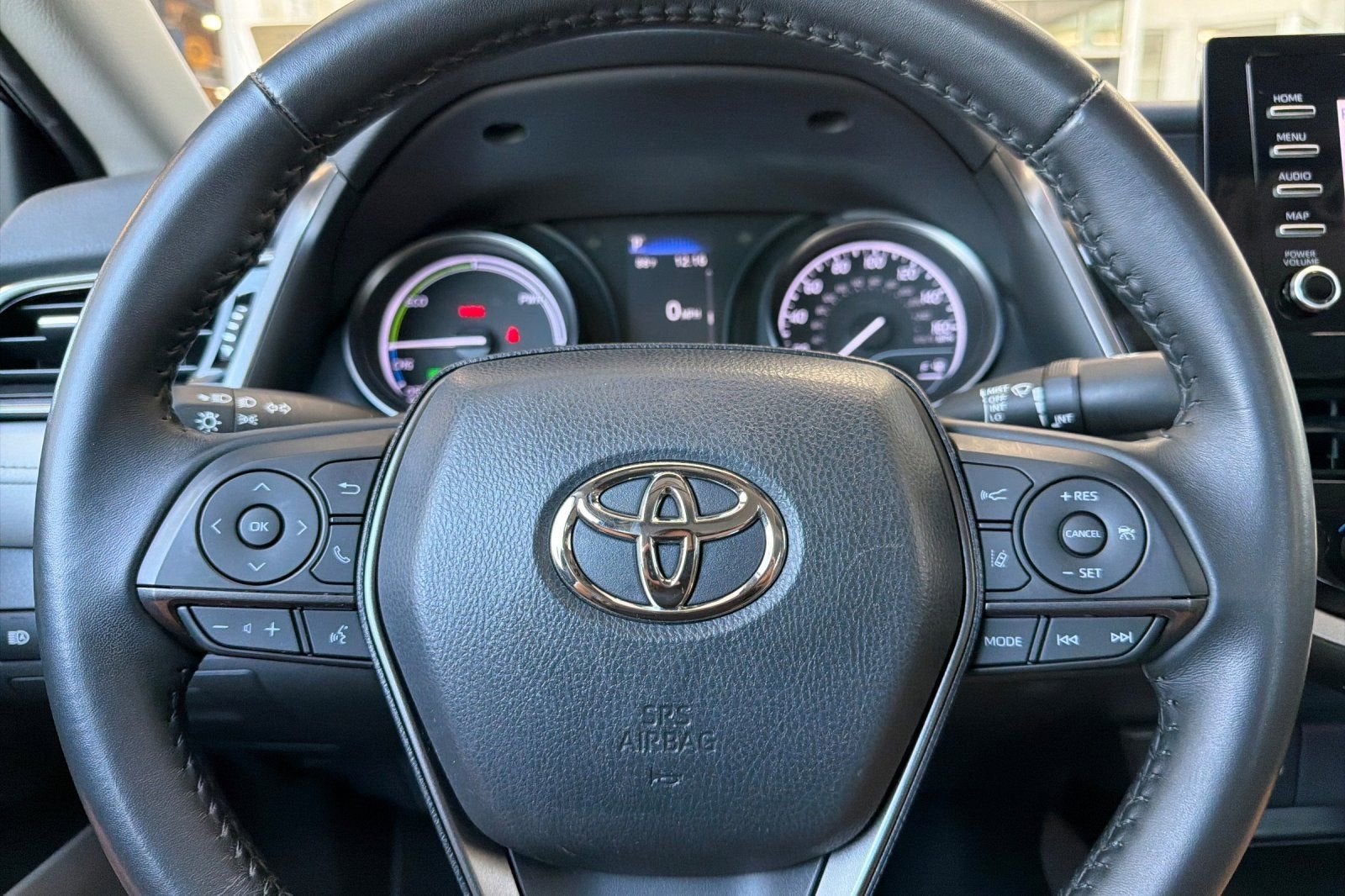 2022 Toyota Camry Hybrid SE