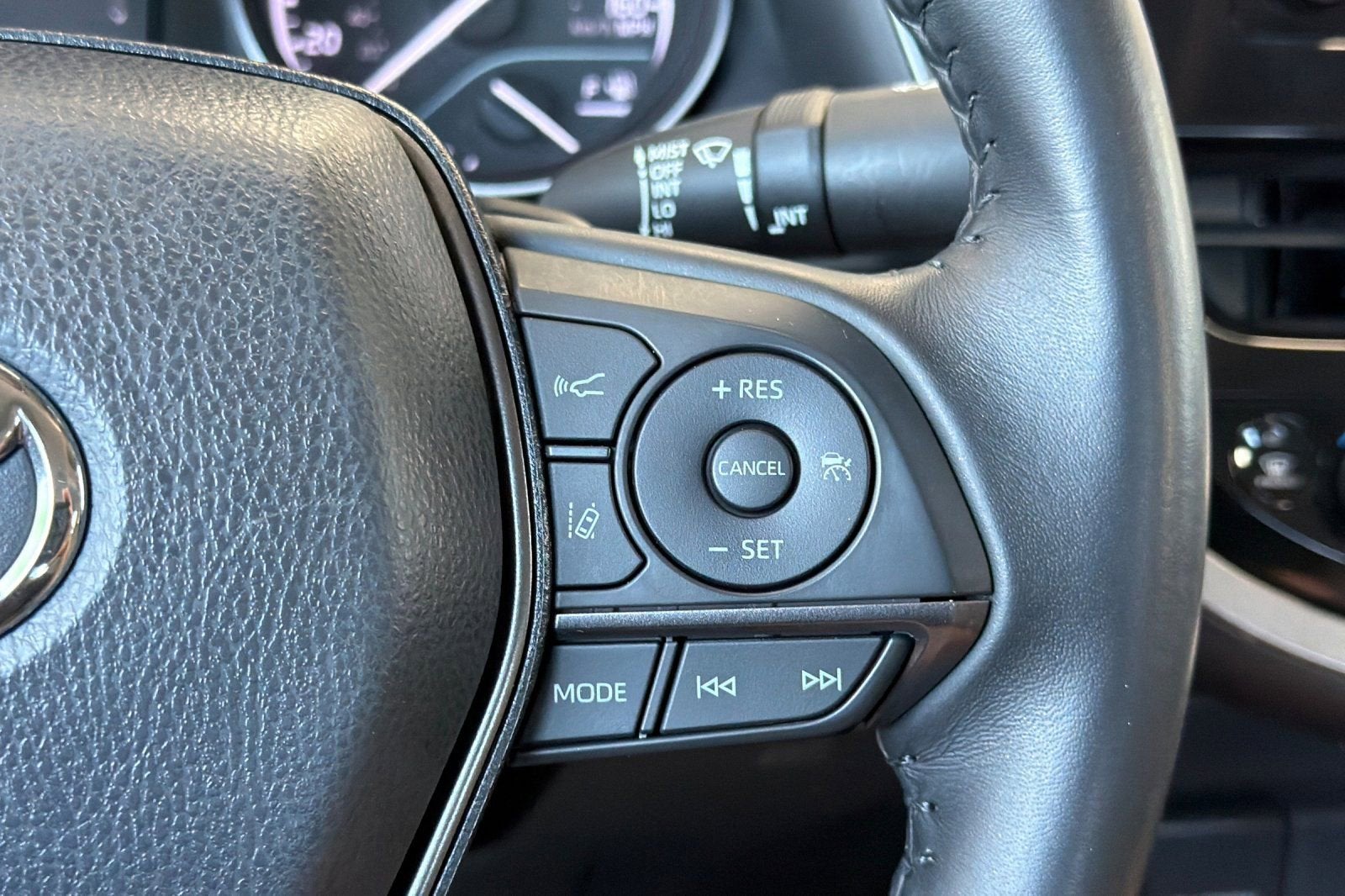 2022 Toyota Camry Hybrid SE