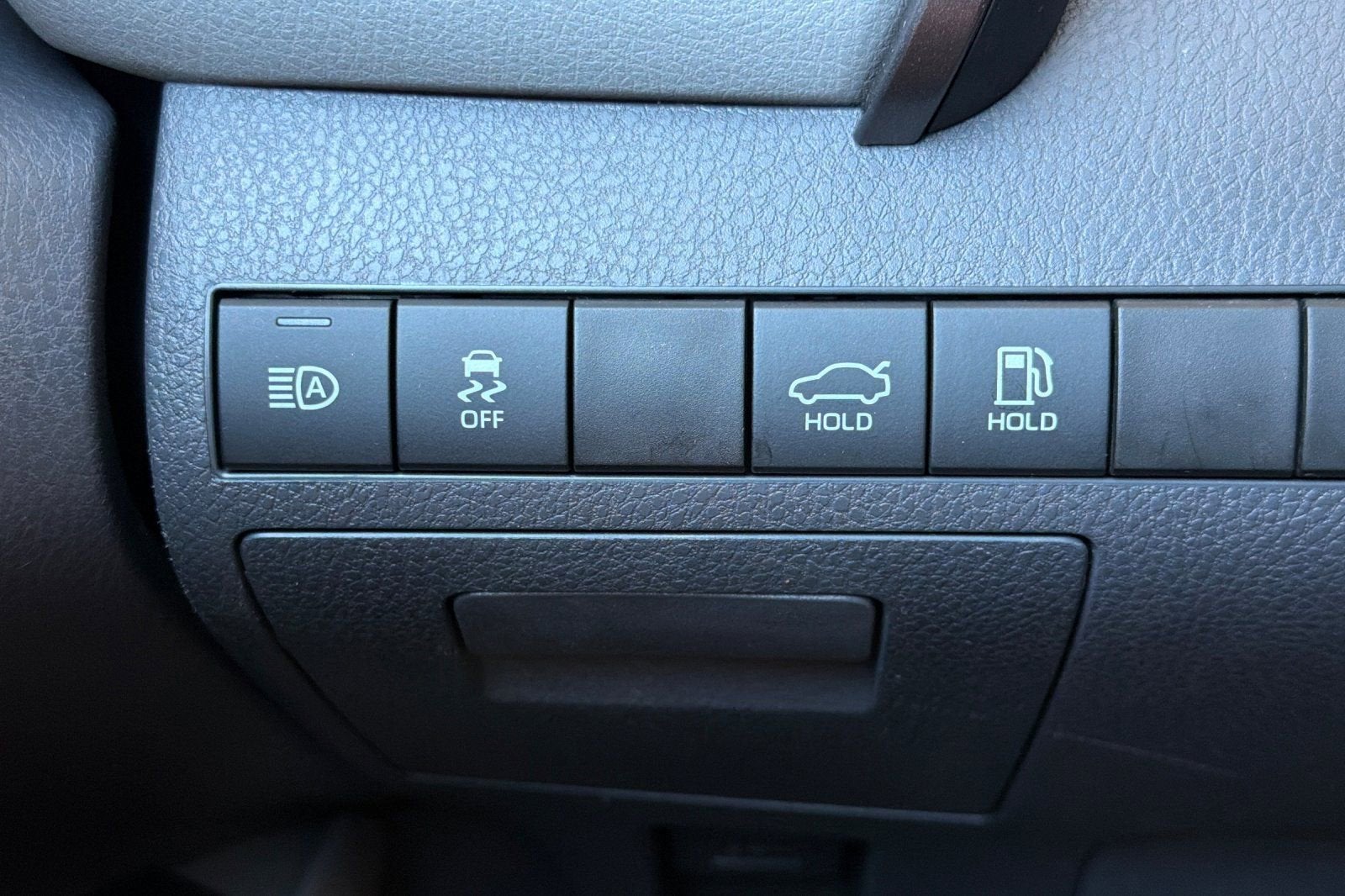 2022 Toyota Camry Hybrid SE