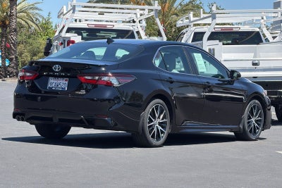 2022 Toyota Camry Hybrid SE