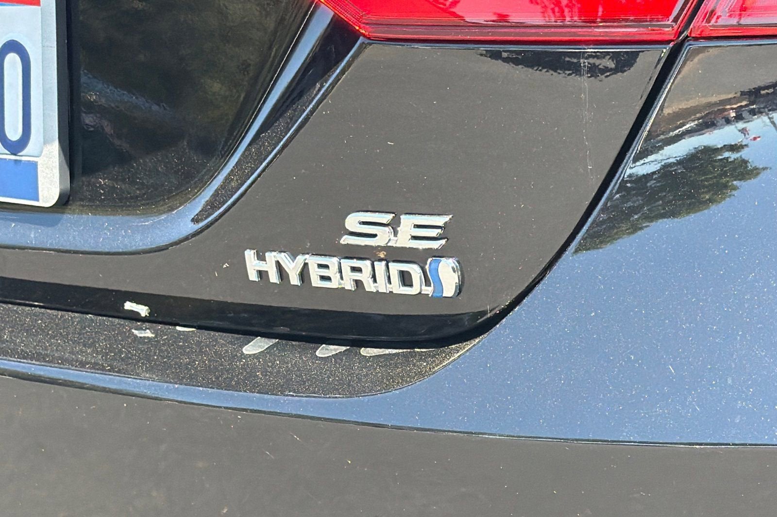 2022 Toyota Camry Hybrid SE