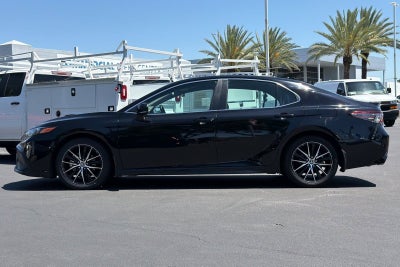 2022 Toyota Camry Hybrid SE