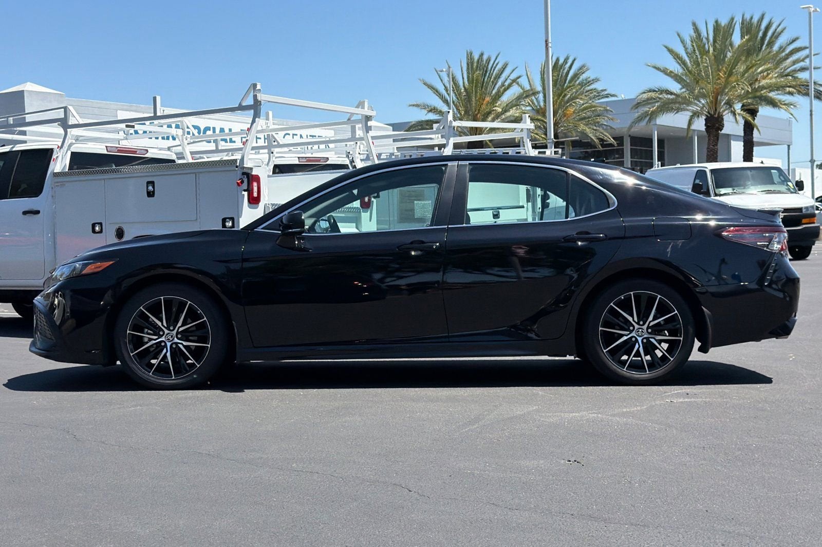 2022 Toyota Camry Hybrid SE