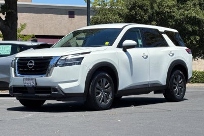 2022 Nissan Pathfinder S 4WD
